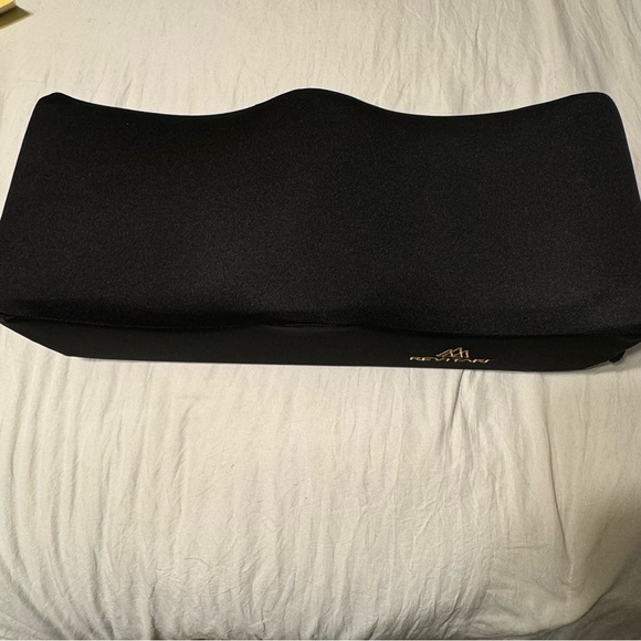 BBL Pillow - Picture 2 of 4